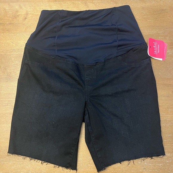 NWT Isabel Maternity Over Belly Bermuda Shorts - Picture 2 of 7